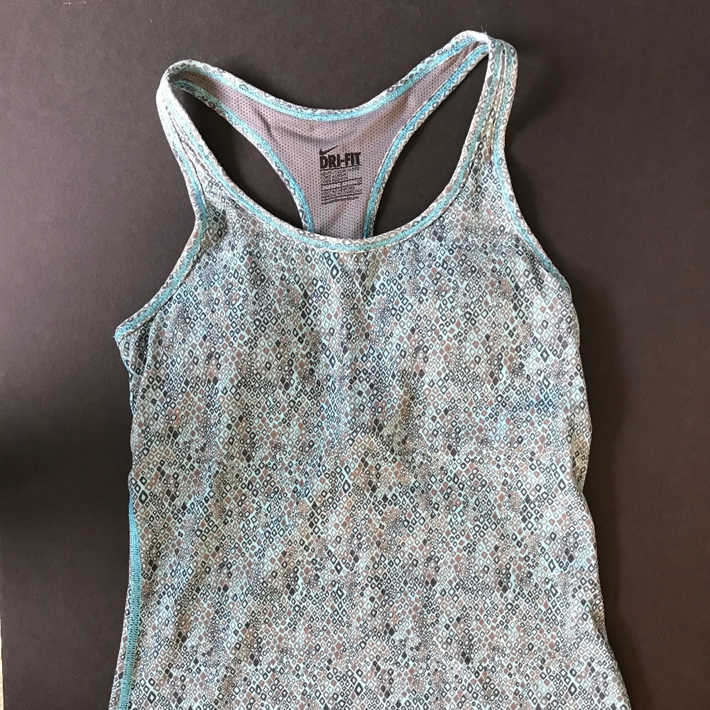 NIKE Fitted Dri-Fit Tank Top
